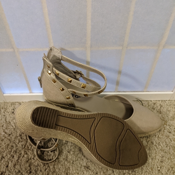 RIALTO Wedge Sandals - Picture 4 of 4